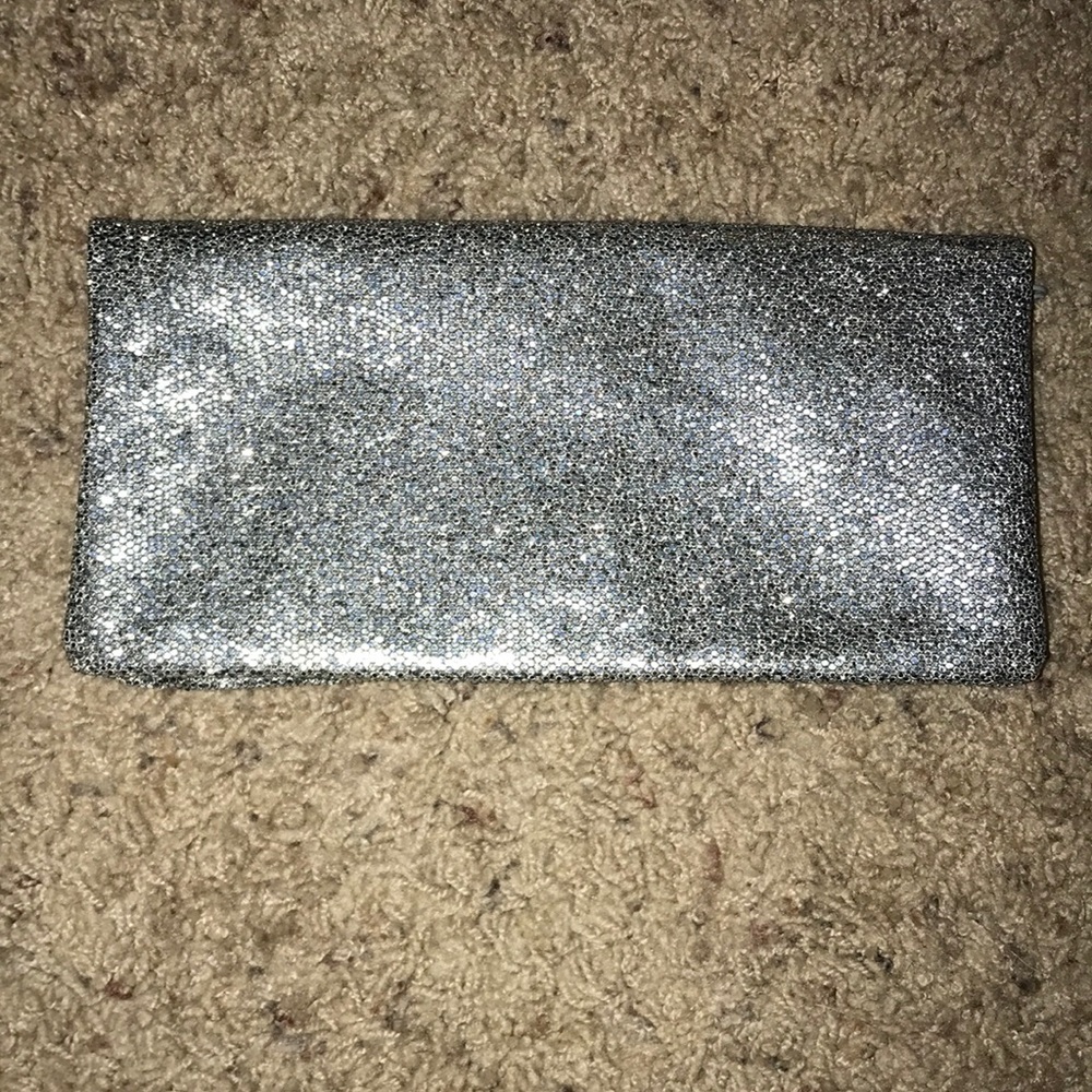 $5️⃣ MADNESS - Silver magnetic clutch
